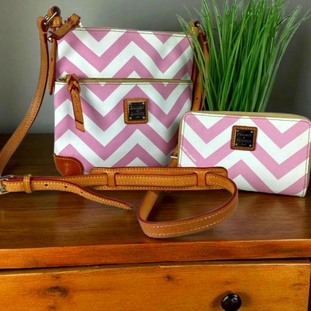 Dooney & Bourke #5guj chic